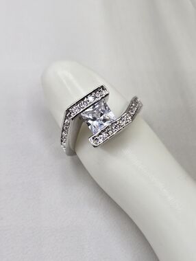 Swarovski Crystal Elements Silver Statement Ring Princess Cut Size 7 Prom Bridal